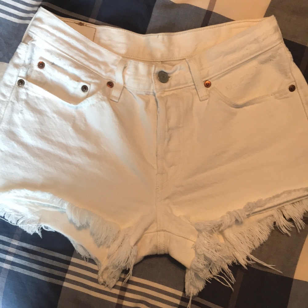 White Levi’s cut offs